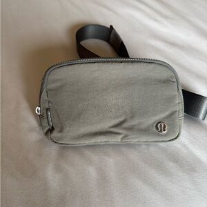 Lululemon Everywhere Belt Bag 1L - Sage Green